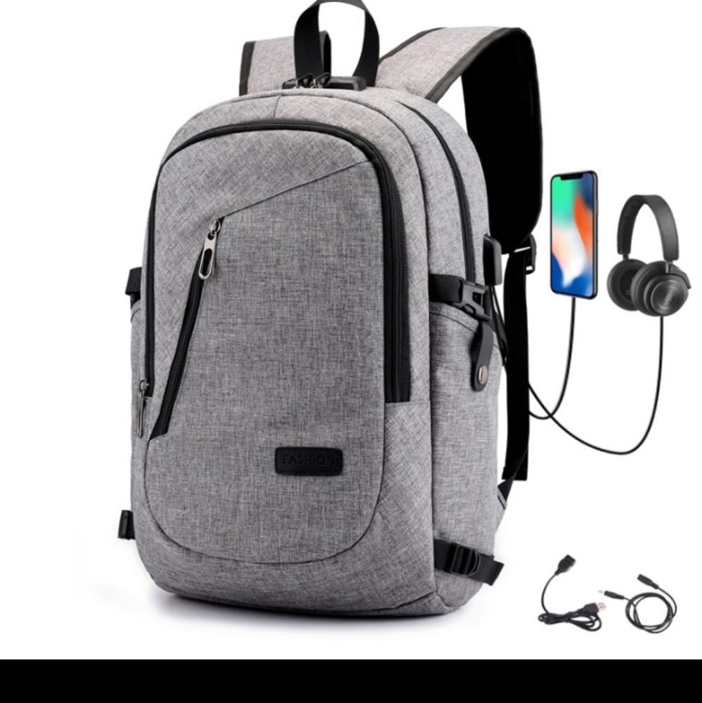 Travel bag with USB charging port
